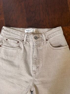 NEW Abercrombie & Fitch 90s Relaxed high rise jeans tan/oat W26 Size 2 LONG